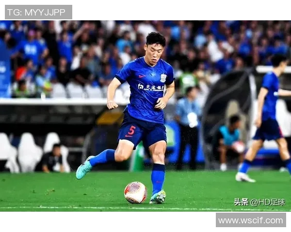 撕破中国足球防线的球星：揭秘他如何打破防守并带领球队获胜