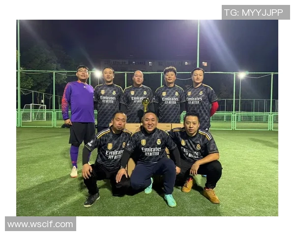 足球球星训练杂耍技巧解析打造顶级技术与球场魅力的秘密