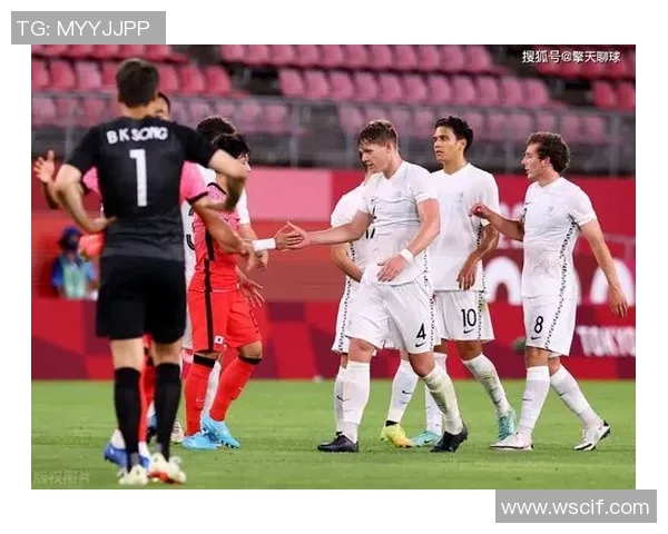 球星在激烈对抗中意外摔倒,镜头捕捉瞬间引发球迷热议 球星在激烈对抗中意外摔倒,镜头捕捉瞬间引发球迷热议